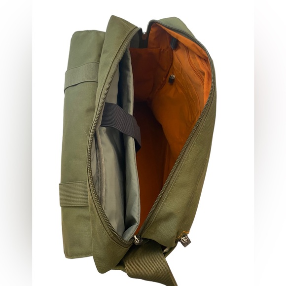 NWT Molskine MyCloud Backpack Bag 15” Laptop in Moss Green - Picture 13 of 16